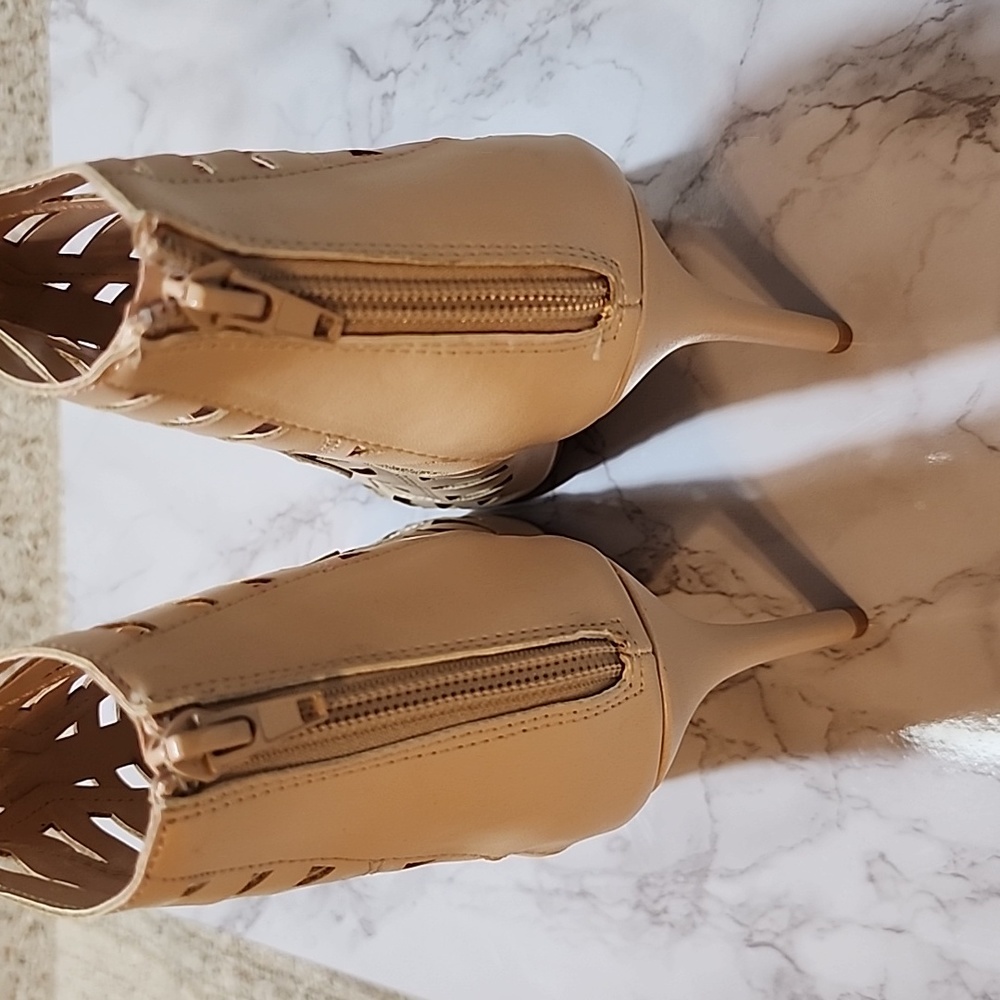 Charlotte Russe Ara nude heels - Picture 4 of 6